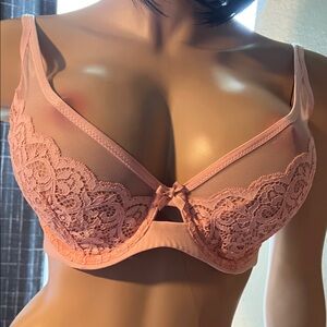 NWT Victoria's Secret Blush Lace Bra S34DD